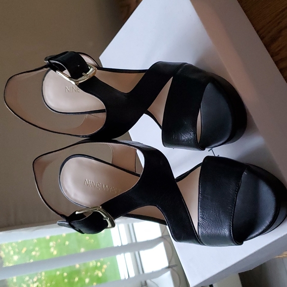 Nine West heel, size 7 in black - Picture 2 of 4